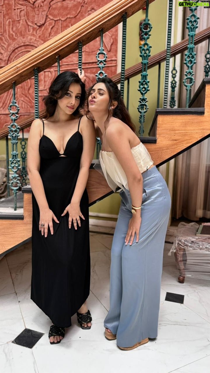 Hiba Nawab Instagram - Are you guys watching #jhanak on @starplus at 10:30pm ????????