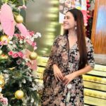 Hiba Nawab Instagram - 🎄💕 @aachho @neelangi_johari
