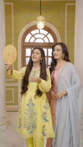 Hiba Nawab Instagram - Ek raaz ki baat bataun, Jhanak se mil kar aapka bhi reaction yehi hone wala hai! Dekhiye, #Jhanak, kal se, raat 10:30 baje, @starplus aur Disney+ Hotstar par.