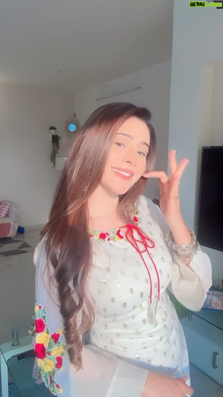 Hiba Nawab Instagram - Aa Rahi hai jhanak bas 1 din mei aap sabse Milne @starplus par.. aaiyega zarur Raat 10:30 baje 🥰🧿