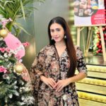 Hiba Nawab Instagram - 🎄💕 @aachho @neelangi_johari
