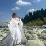 Hiba Nawab Instagram - Khoobsurat Kashmir⛰️♥️ 7.13 edits