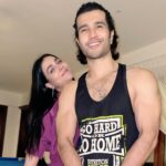 Humaima Malick Instagram - تم ہمارے گھر کی رونق ہو ابو سلطان ہو تم فقط بھائی نہیں ہو! تم تو میری جان ہو !! Tum Hamare Ghar ki Ronaq ho, Abu Sultan Ho ! Tum Faqat Bhai Nahi Ho ! Tum To meri Jan ho ! ❤️❤️❤️❤️ @ferozekhan Ali Zaryoun