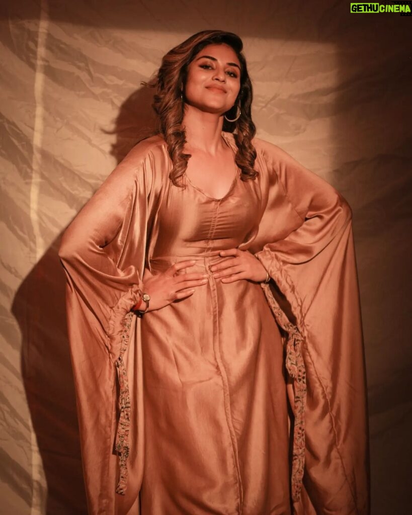 Indhuja Ravichandran Instagram - Stay Gold ✨ Wardrobe - @rehanabasheerofficial 🤌 Hair @rakmakeupartistry