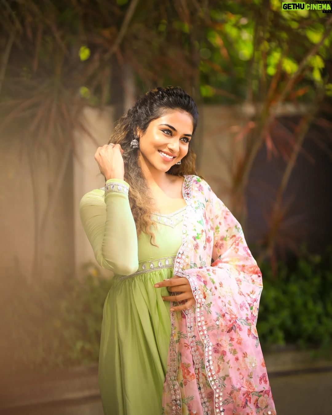 Indhuja Ravichandran Instagram - πΏππΏ . . . Shot by @they_call_me_keshu Wearing @the_trendy_turns & @aayisha_the_fashion_form Styling @stylebyannapurna Jewellery @houseofqc