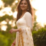 Indhuja Ravichandran Instagram - The festival of lights is the festival of new hope & new you 🪔💫 May the light of diyas fill your home with wealth, happiness and everything that brings you joy 🪔❤️😇💫 இனிய தீபாவளி நல்வாழ்த்துக்கள் ✨ Happy deepavaliiiii 💥💥💥 Styling & design @kanakadharadesigns Style team @sirichandana__06 #happydiwali2023