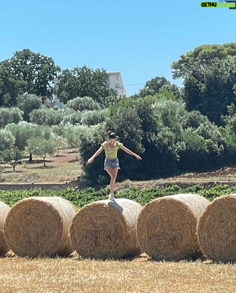 Isabelle Kaif Instagram - a day in the country 🚲🌾 Locorotondo, Puglia, Italy