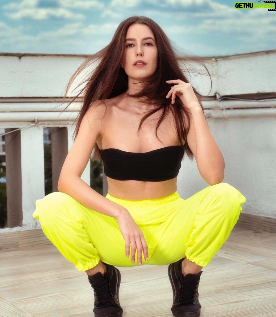 Isabelle Kaif Instagram - neon makes you stronger and faster. it’s science Neon Strong