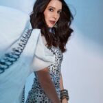 Isabelle Kaif Instagram - Eid Mubarak 🌙💛🤲 Peace And Love