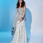 Isabelle Kaif Instagram - Eid Mubarak 🌙💛🤲 Peace And Love