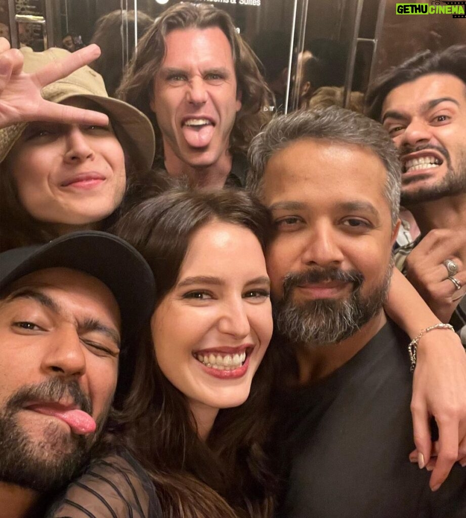 Isabelle Kaif Instagram - how it started to how’s it going thank for all the love guys 🖤💛🖤 Birthday Central