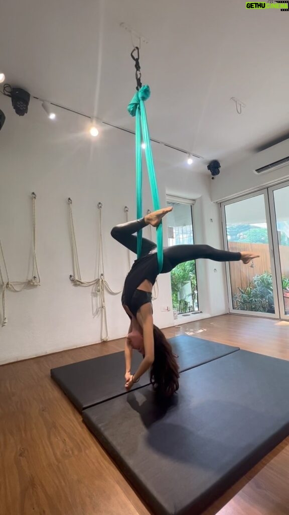 Isabelle Kaif Instagram - cirquedusoleil watch out @aditideshpande07 is gona take over your training program Tangerine Arts Studio
