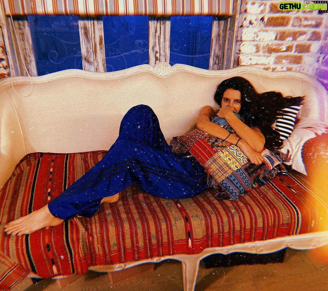 Isabelle Kaif Instagram - home ☺️💙 Lazy Days