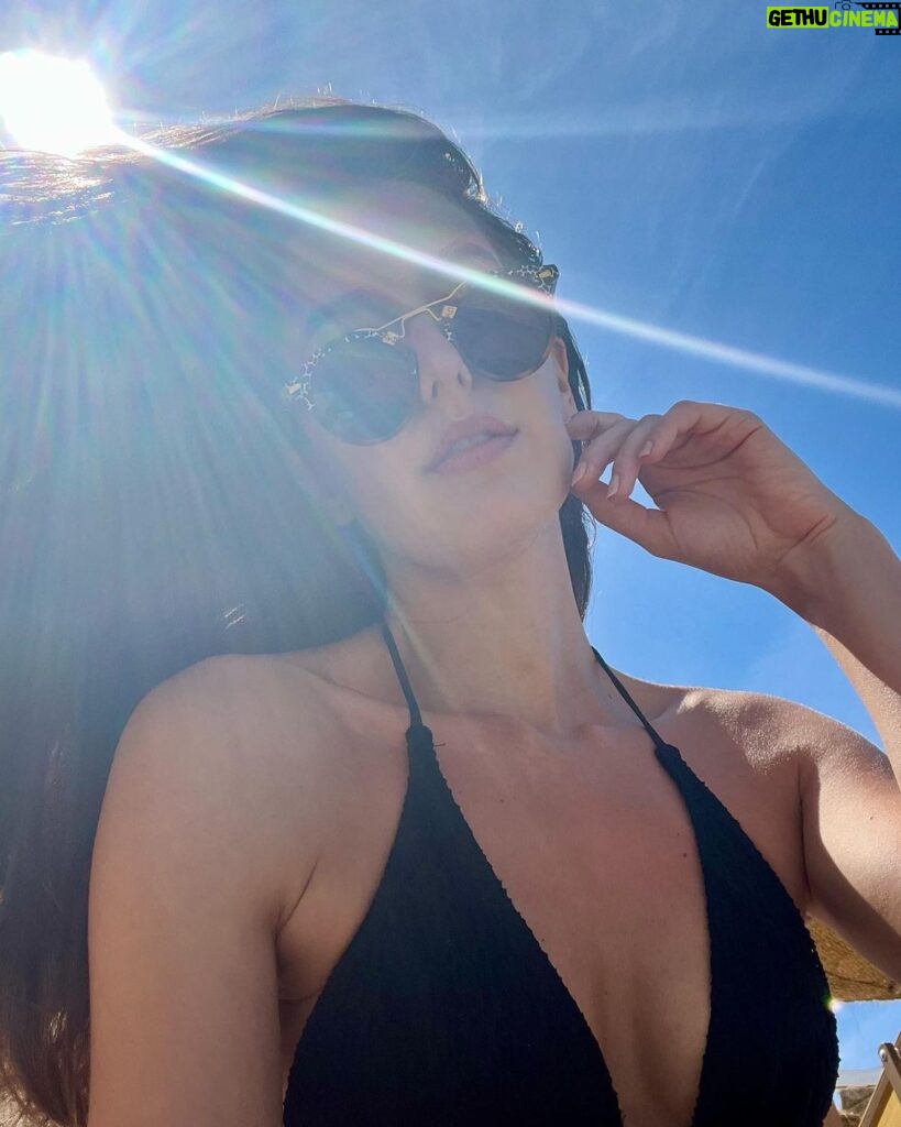 Isabelle Kaif Instagram - i beach 🏖️ Stone and Sea Escapes