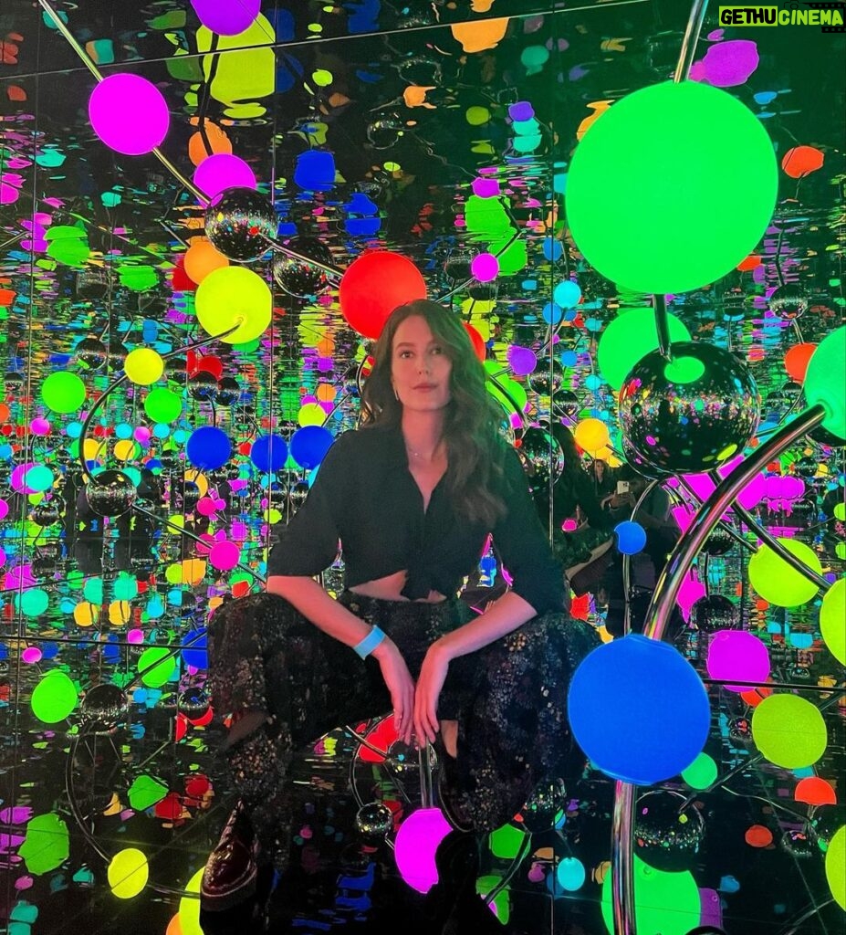 Isabelle Kaif Instagram - Stepped into a realm of artistic wonders last night 🌌🎨 The "Infinity Mirrored Room" by Yayoi Kusama and the delightfully absurd "Toiletpaper" exhibit by @mauriziocattelan was too much fun🤩🌀 Thank you #nitamukeshambani for bringing such amazing art to Mumbai! @nmacc.india #ArtisticWonders #NMACCIndia #InfinityVsAbsurdity #SoulFeast" Feast for the Soul