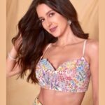Isabelle Kaif Instagram - Happy Diwali 💕 Styling @tanghavri @nidhijeswani Outfit @rahulmishra_7 Earrings & Kada @gehnajewellers1 Rings @blingsutra Photogrpher @akshay_26 Makeup @sakbagasramua