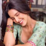 Isabelle Kaif Instagram - set life Poser