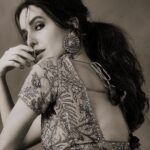Isabelle Kaif Instagram - looking at you, looking at me Photo by @abheetgidwani Hair&Makeup by @riyasheth.makeuphair Styled by @pallakhshah Assisted by @himanyasingh Wearing @archanajaju.in Jewelry @mystiquebyanchal