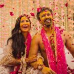 Isabelle Kaif Instagram - full fun & joy 💛 my cheeks still hurt from smiling so much 💛😁💛 @katrinakaif @vickykaushal09 Haldi