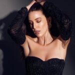 Isabelle Kaif Instagram - ♣️🖤♠️ Photos by @eshaangirri Styled by @pallakhshah Assisted by @himanyasingh MakeUp by @safasheikhbeauty Dress by @shivaniawastyofficial Bling by @radhikaagarwalstudio Little Black Dress Soirée