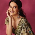 Isabelle Kaif Instagram - portrait mode 💕 📸 @abheetgidwani 👗 @pallakhshah assisted @himanyasingh 💄 @riyasheth.makeuphair Technicolor