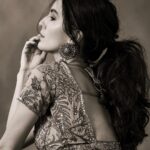Isabelle Kaif Instagram - looking at you, looking at me Photo by @abheetgidwani Hair&Makeup by @riyasheth.makeuphair Styled by @pallakhshah Assisted by @himanyasingh Wearing @archanajaju.in Jewelry @mystiquebyanchal
