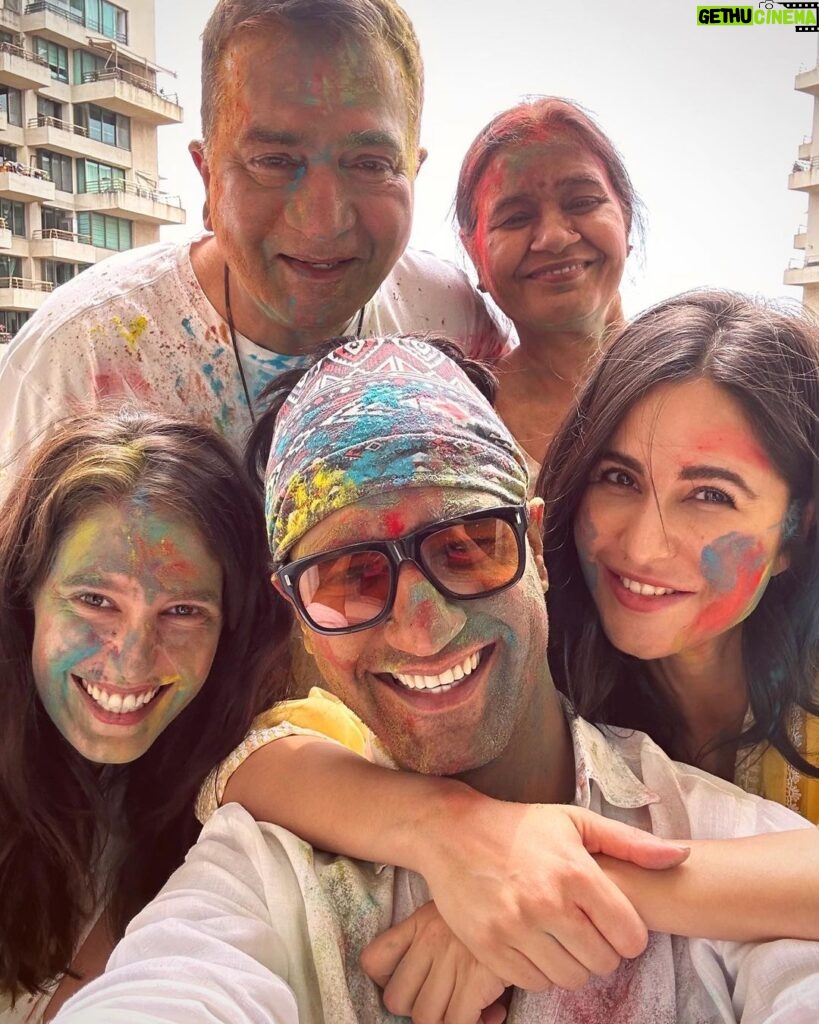 Isabelle Kaif Instagram - Happy Holi 💚💛❤💜💙 Colour Festival