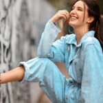 Isabelle Kaif Instagram - 🤗Welcome to Smiley World 🤗 📸 @popmercy 👖@priyaaa24........@bhatiapankti_ 💄 @nidhiagarwalmua Cute Jeans by @mashbymalvikashroff Cute jeans