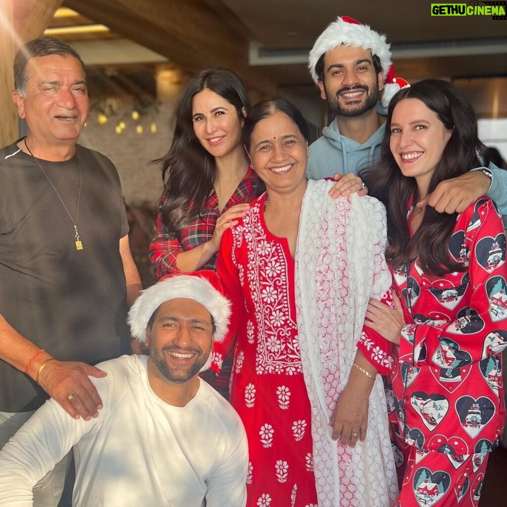Isabelle Kaif Instagram - Merry Merry Christmas 🎄 Christmas Is Here