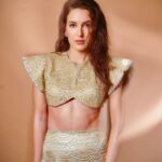 Isabelle Kaif Instagram - ✨ let the Diwali season begin ✨ Wearing: @manishmalhotraworld Earrings: @tuula.jewellery Rings: @hybajewels @curiocottagejewelry Styled by: @komalvvora Assisted by: @bhavnaaaaa.r Hair by : @sanapathan104 Makeup by : @charlottewang_hmua Pics : @deepak_das_photography Glitter And Gold