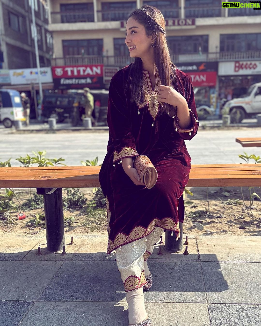 Isha Sharma Instagram - Meet my haafees yaara @ayushibhatia96 meri akharot ❤️ • • Thank you for sending this beautiful outfit @hirfah_exports ❤️