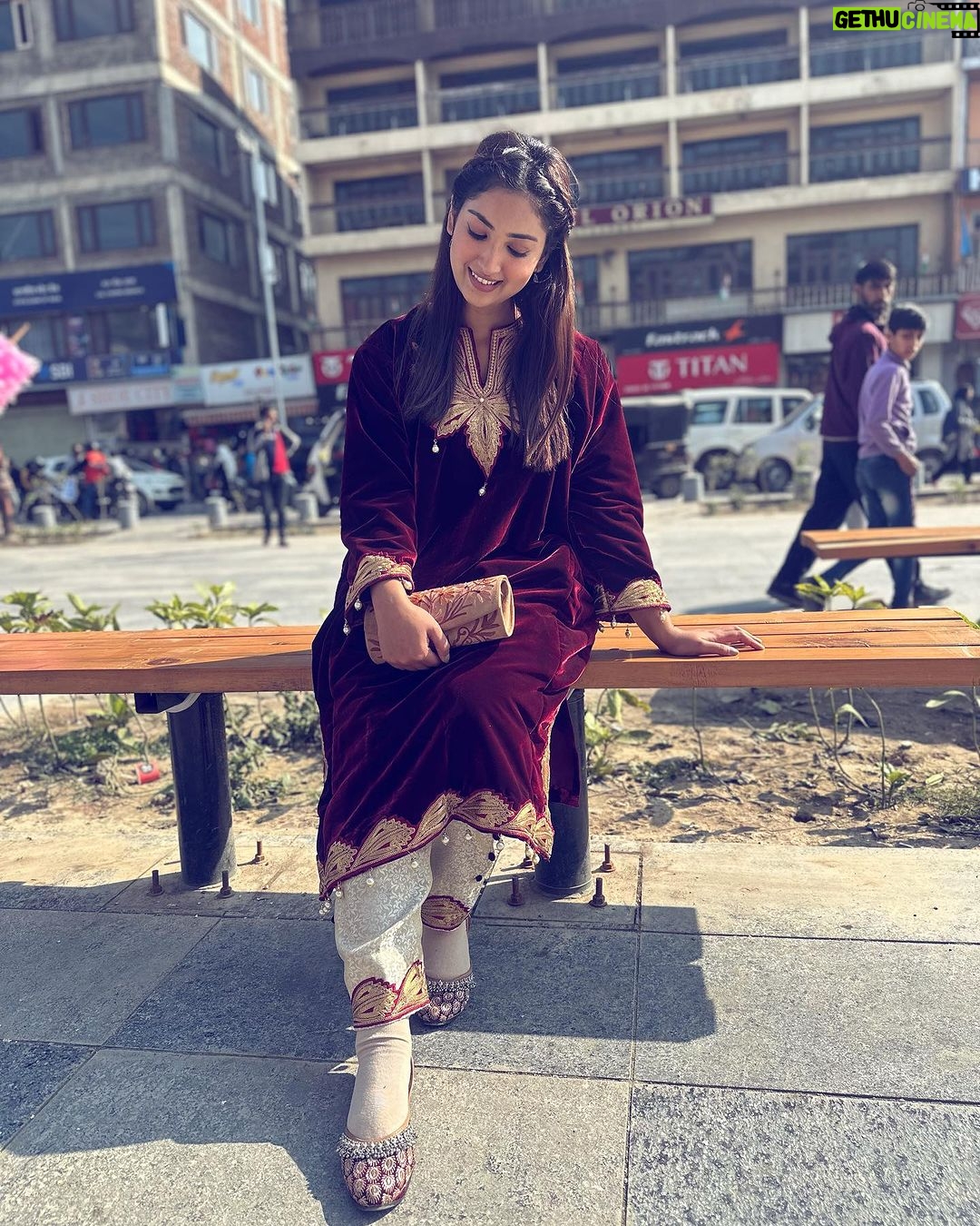 Isha Sharma Instagram - Meet my haafees yaara @ayushibhatia96 meri akharot ❤️ • • Thank you for sending this beautiful outfit @hirfah_exports ❤️