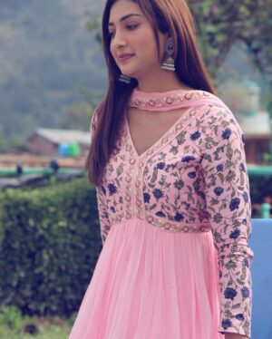 Isha Sharma Instagram - Suno 
Mein aa rahi hun
25 taareek ko🔜
•
•
•
Pic courtesy @kaish_cinematics