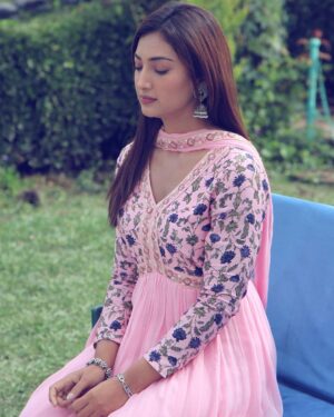 Isha Sharma Instagram - Suno 
Mein aa rahi hun
25 taareek ko🔜
•
•
•
Pic courtesy @kaish_cinematics