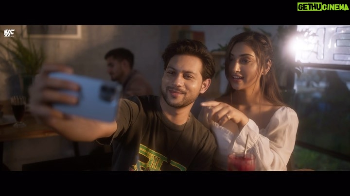 Isha Sharma Instagram - Koi Si.. is all yours 🫶🎬 watch full video on @kafproductionsindia youtube channel & enjoy♥️ Hope you all like it🫰 will wait for your comments🙌🏻 @itsafsanakhan @musicenzo @amitprasher @isha_sharma7 @markoroshan @netmediaofficial @believemusicindia @kafproductionsindia @itsjaggy @rjaditya99 @malkeet__aulakh @nickita_92 @curly_happyspirit @dopshoeb @gourvkuumartuli.ysfp @karanysfp @yellowskyfilm #Koisi #afsanakhan #nirmaan #love #music