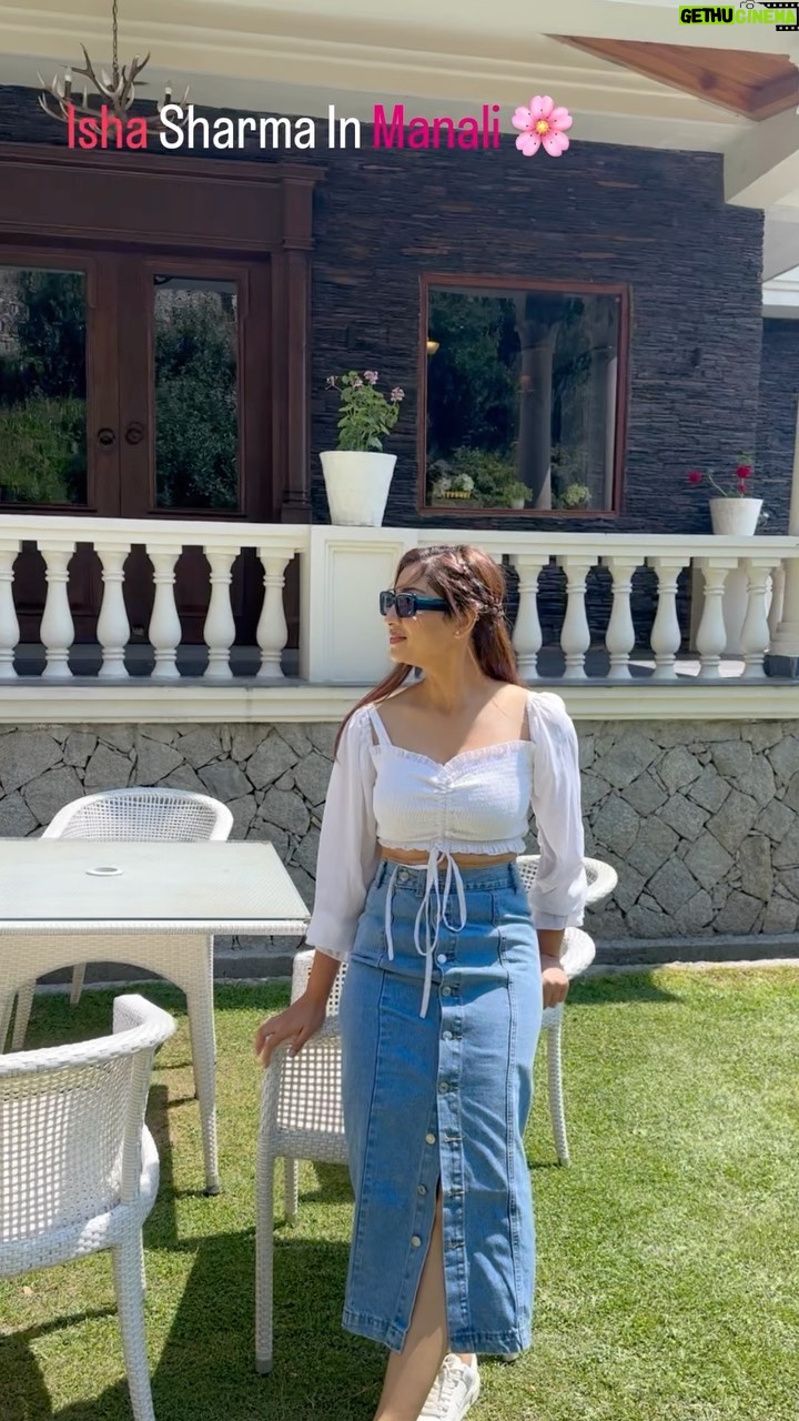 Isha Sharma Instagram - Few days left for koi sii… Iam sure you gonna love this beautiful song. Location ka idea toh Aapko ho hi gya hoga.. Stay tuned ❤️