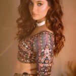Isha Sharma Instagram – Chadd gayi menu tere ishq di fakeeri..🥀