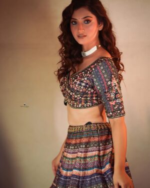 Isha Sharma Instagram - Waqt ko zara waqt do.
Waqt aane pe waqt badal jayega..