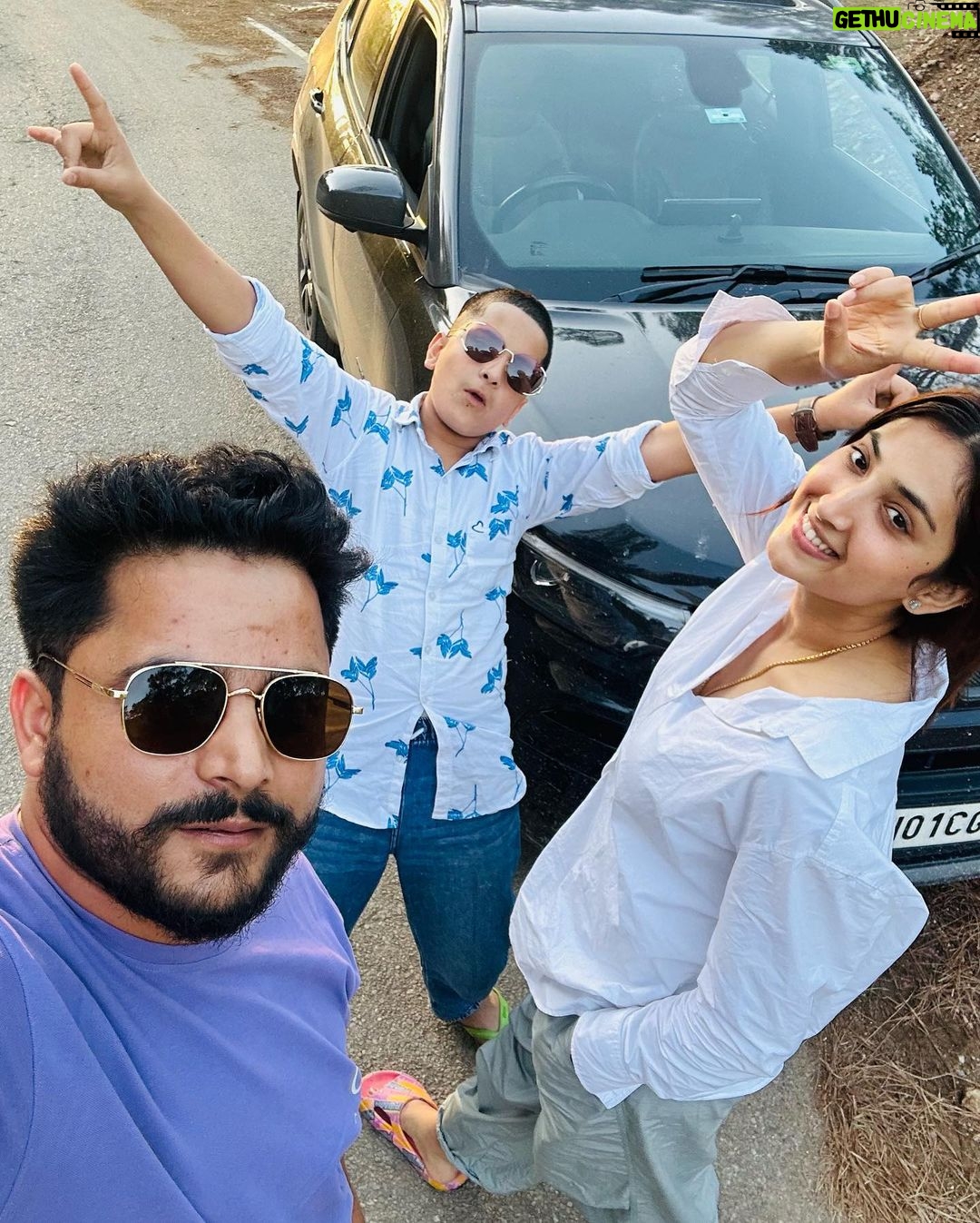 Isha Sharma Instagram - The raw ones… Ghar jate hue ka safar..
