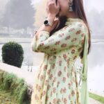 Isha Sharma Instagram - Get ready to slay with @crossbeatsind “Diva Watch”. It’s time to show off your style and make a statement. ⌚️✨ #ishasharma #trending #trendingnow #trendingaudio #pashmina