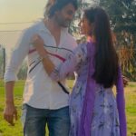 Isha Sharma Instagram - Haath dosti ka hai ya pyaar ka❤️ To know more about paras and pashminna stay tuned with our most favourite show pashminna only on @sonysab @angadhasija ..