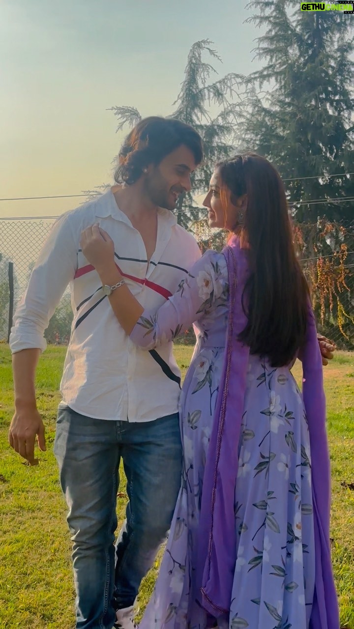 Isha Sharma Instagram - Haath dosti ka hai ya pyaar ka❤️ To know more about paras and pashminna stay tuned with our most favourite show pashminna only on @sonysab @angadhasija ..