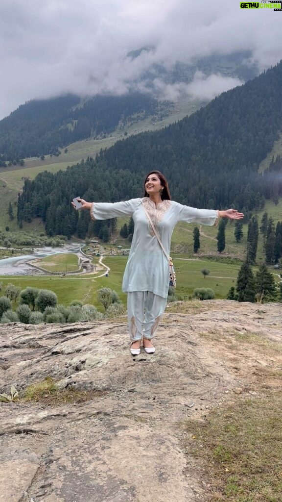 Isha Sharma Instagram - Feel the breeze…..❤️ Guess the place??? Something really very special is on your way…