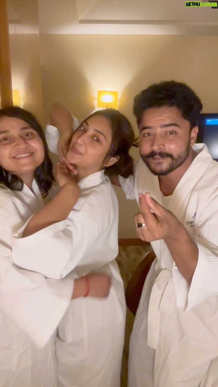 Isha Sharma Instagram - Minni vlog of our recent reunion 🤗