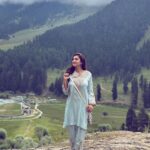 Isha Sharma Instagram - "From Small Town Dreams to Small Screen Reality" To the all glittery lights of tall sky scrappers of big city from the beautiful stars in the clear sky of my small hometown. Start of a new journey . I was just a small town girl with big aspirations, yearning for a chance to shine on a larger stage. Little did I know that my journey would lead me to a remarkable opportunity, where I would play the role of a small town girl on a television show as the lead artist. Growing up, my world was filled with the simplicity of rural life, but my heart carried ambitions that stretched far beyond the horizon. Stepping into this role is both thrilling and challenging. I drew upon my own experiences growing up in a small town to breathe life into the character. I want to ensure that the portrayal is authentic and relatable to others who shared my background. The journey from being a small-town dreamer to a "Pashmina" has been nothing short of incredible. To all those from small towns, chase your dreams relentlessly and never underestimate the potential that resides within you. It's all your love and blessings that I am cherishing the values and simplicity that had shaped me. #pashminna coming soon 🔜 Pehalgam