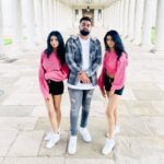 Ishveen Gulati Instagram - Bahara🫶🤍 @ezuworld #teamvleenam #mirrortwins . . 📸 @shaun_obv