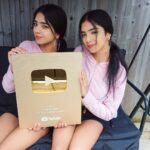 Ishveen Gulati Instagram - Blessed and Grateful!🙏🤍 ThankYou Soo Much Waheguru Ji And Famm! The 1 Million Play button on YouTube is something we’ve only dreamt of having! Never knew we would be holding it for our own channel! Because of you all our dream came true!#teamvleenam @amxn.sg @mummyvleenam @papavleenam @youtube @youtubeindia @youtubecreatorsindia