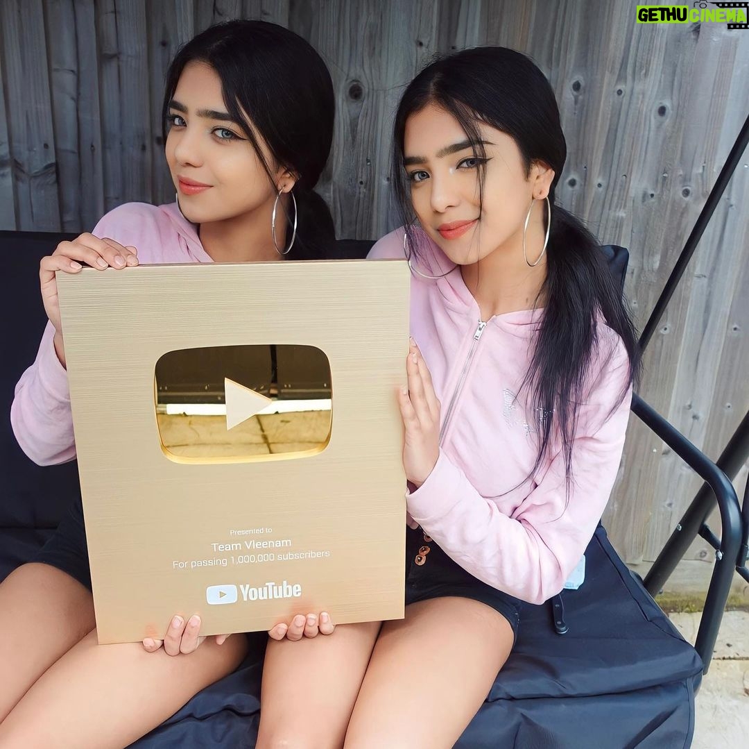 Ishveen Gulati Instagram - Blessed and Grateful!🙏🤍 ThankYou Soo Much Waheguru Ji And Famm! The 1 Million Play button on YouTube is something we’ve only dreamt of having! Never knew we would be holding it for our own channel! Because of you all our dream came true!#teamvleenam @amxn.sg @mummyvleenam @papavleenam @youtube @youtubeindia @youtubecreatorsindia
