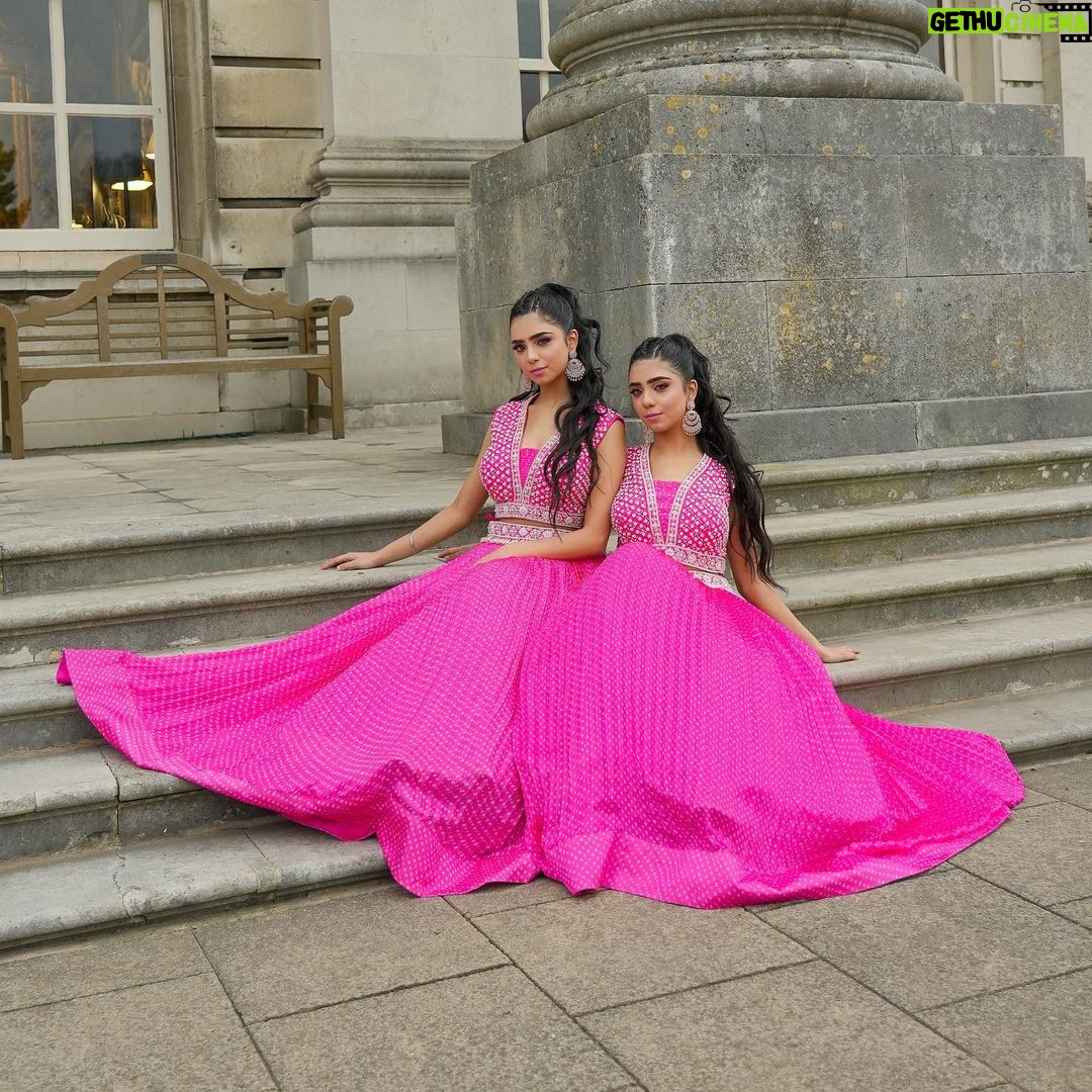 Ishveen Gulati Instagram - Rang lageya ishq da💗 #teamvleenam . . MUA & Hairstylist: @geetsoniacademy @zeythennasalon @rosh_deep13 OUTFIT: @neetikas.couture Location: @moorparkgolfclub Event: @kindheartcharity