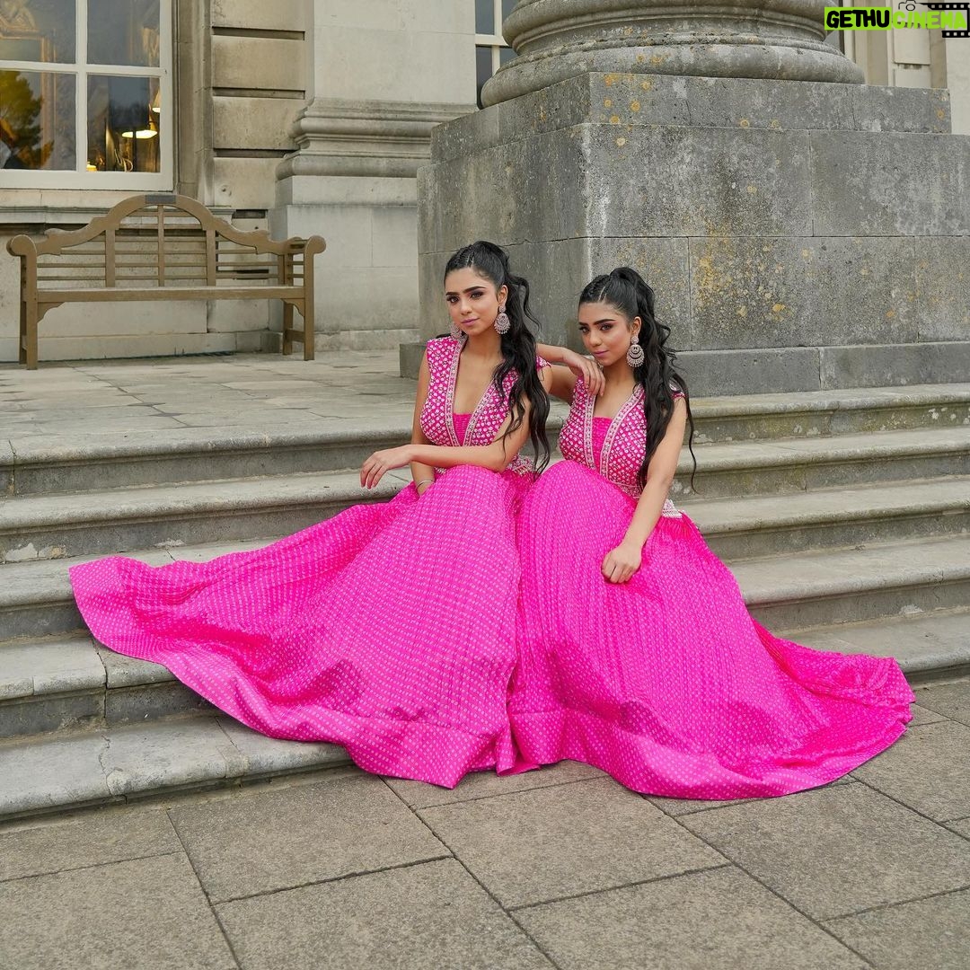 Ishveen Gulati Instagram - Rang lageya ishq da💗 #teamvleenam . . MUA & Hairstylist: @geetsoniacademy @zeythennasalon @rosh_deep13 OUTFIT: @neetikas.couture Location: @moorparkgolfclub Event: @kindheartcharity
